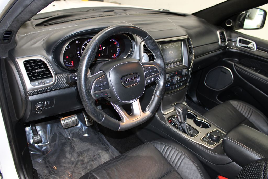 Vehicle image 21 of 49