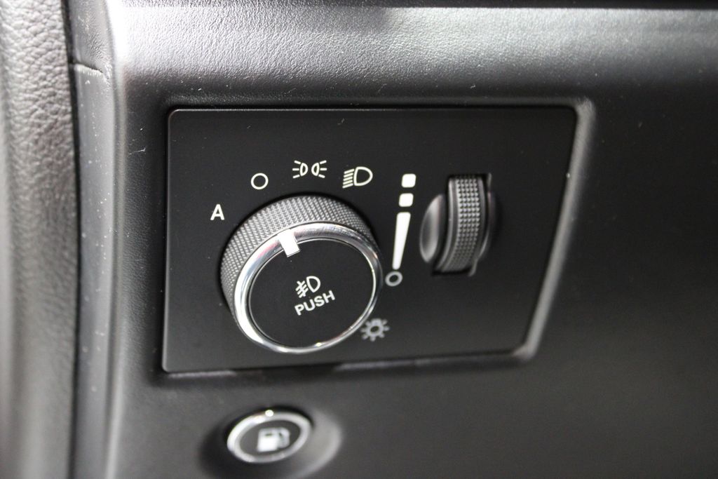 Vehicle image 18 of 49
