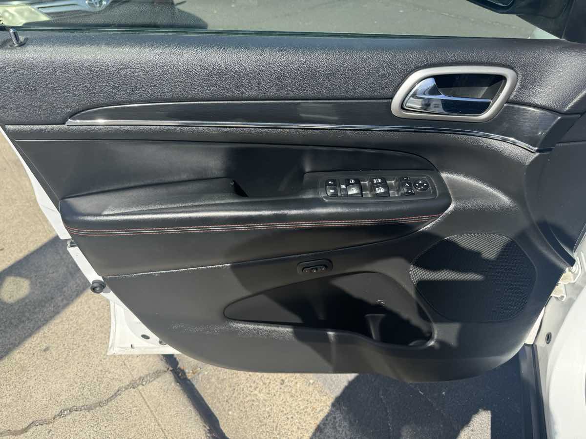 Vehicle image 13 of 22