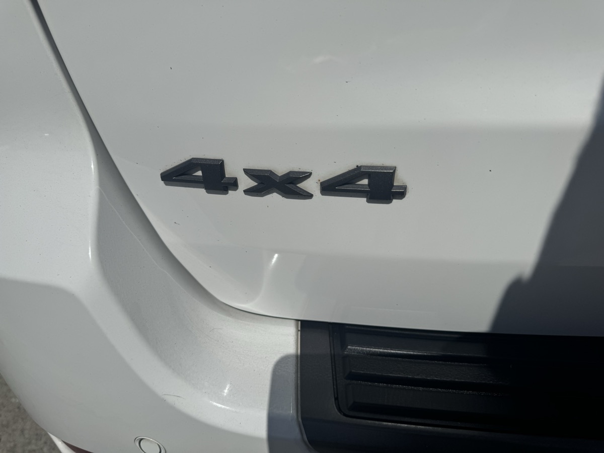 Vehicle image 9 of 22