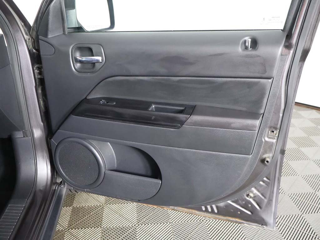 2017 Jeep Patriot 75th Anniversary Image 36 of 44