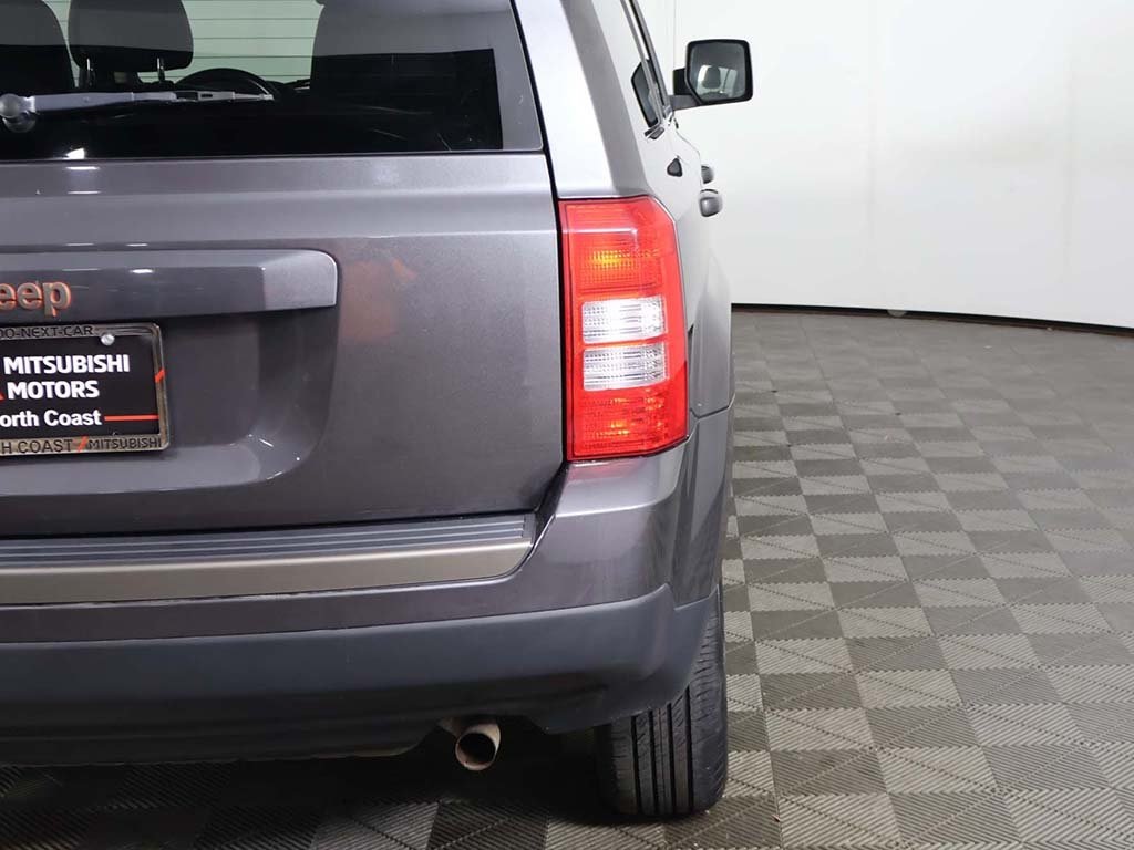 2017 Jeep Patriot 75th Anniversary Image 9 of 44