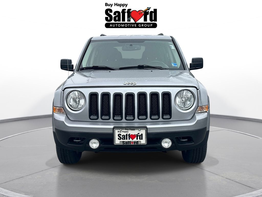 2017 Jeep Patriot Latitude Image 2 of 31