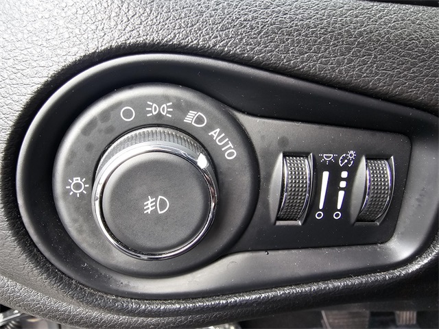 Vehicle image 25 of 43