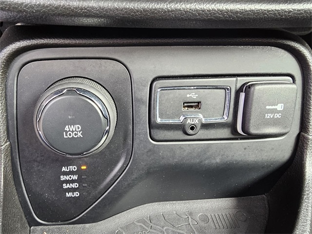 Vehicle image 35 of 43