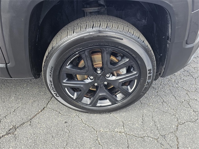 Vehicle image 10 of 43