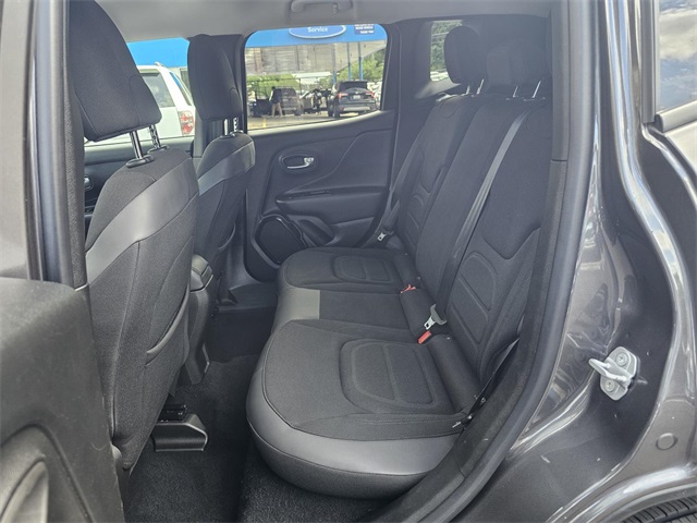 Vehicle image 17 of 43
