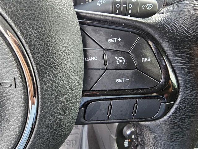 Vehicle image 27 of 43