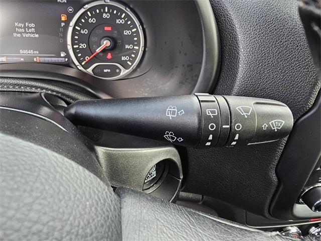 Vehicle image 28 of 43
