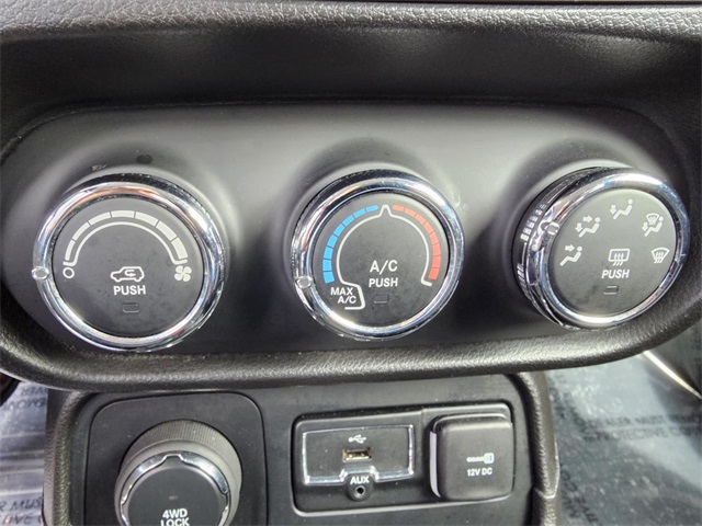 Vehicle image 36 of 43