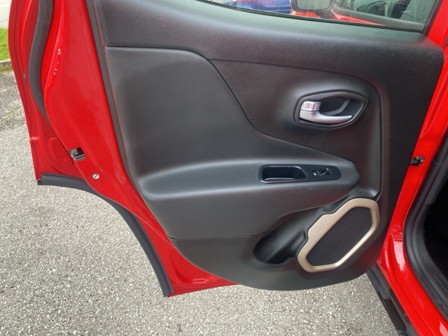 Vehicle image 21 of 34
