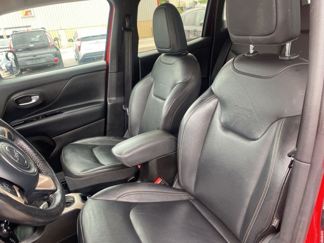 Vehicle image 10 of 34