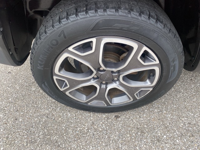 Vehicle image 32 of 34