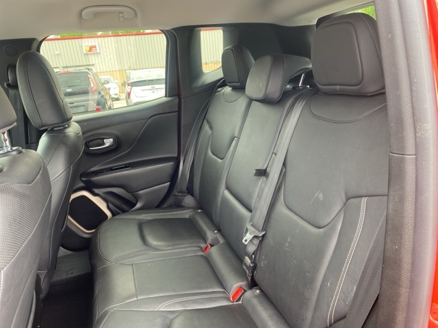 Vehicle image 20 of 34