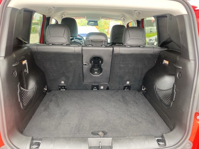 Vehicle image 22 of 34