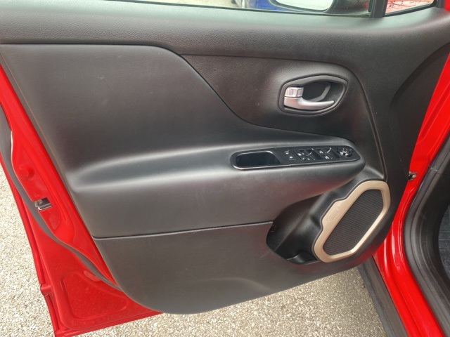 Vehicle image 17 of 34