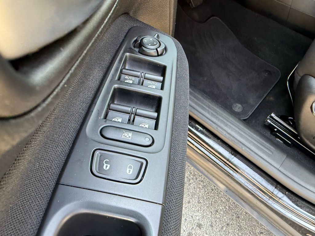 Vehicle image 24 of 29