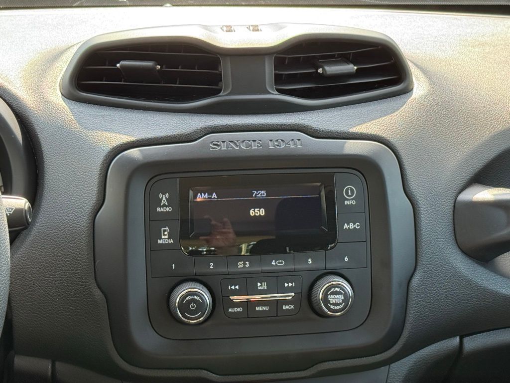 Vehicle image 13 of 29