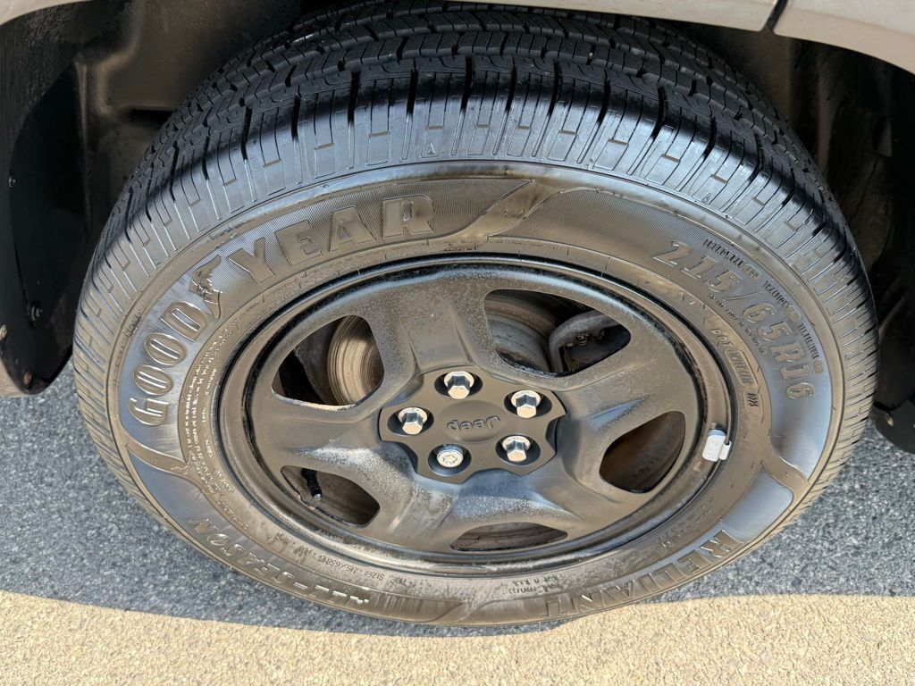 Vehicle image 18 of 29