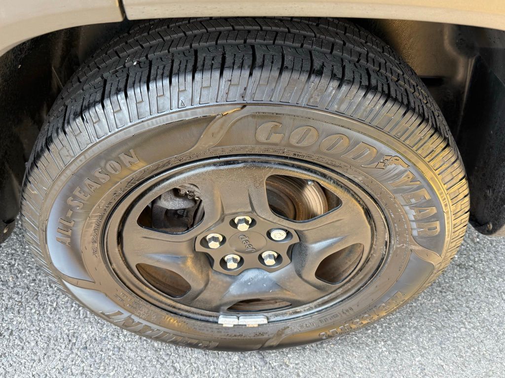 Vehicle image 17 of 29