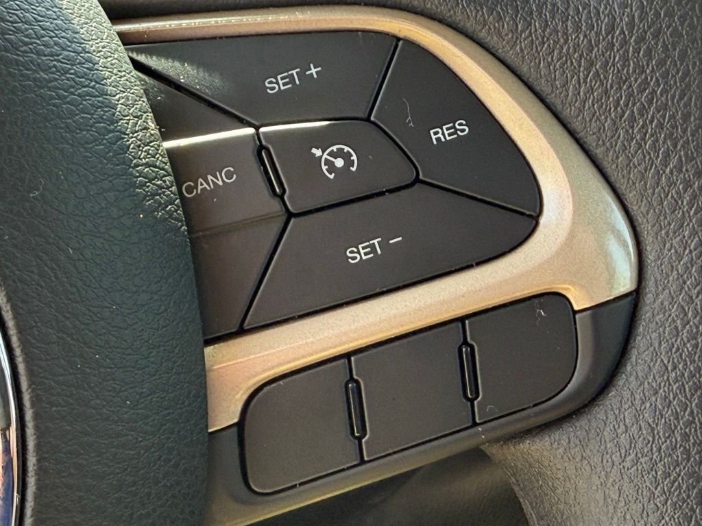 Vehicle image 28 of 29