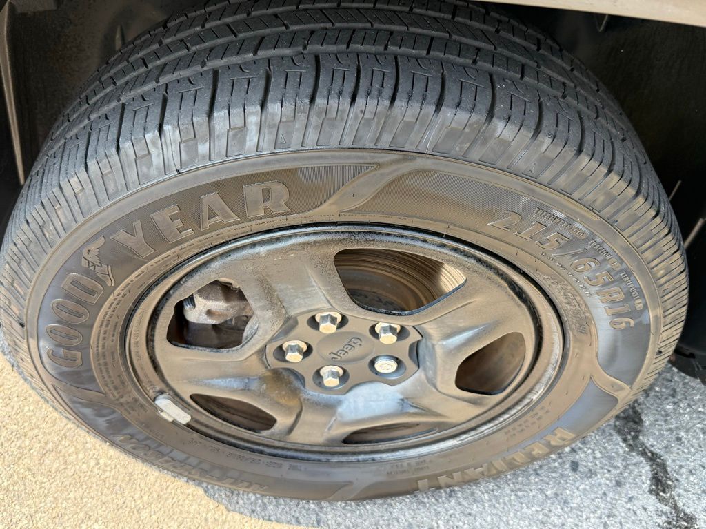 Vehicle image 16 of 29