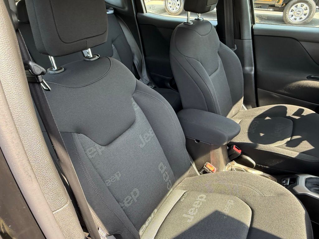 Vehicle image 21 of 29
