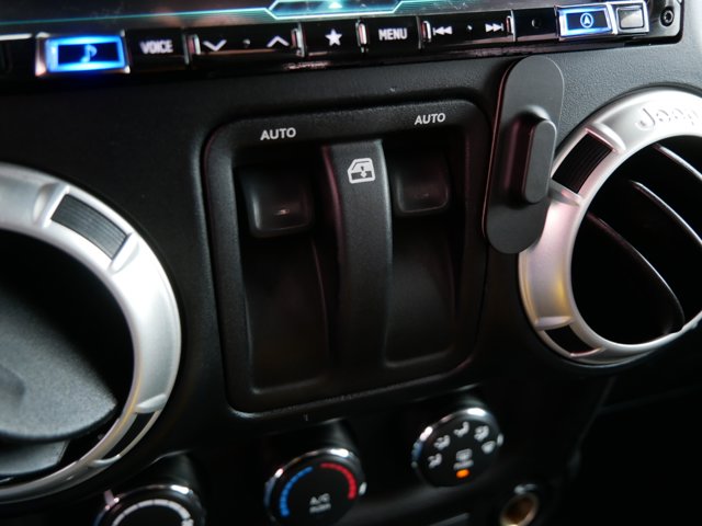 Vehicle image 32 of 36
