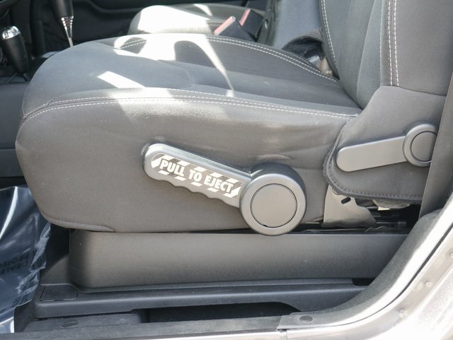 Vehicle image 16 of 31