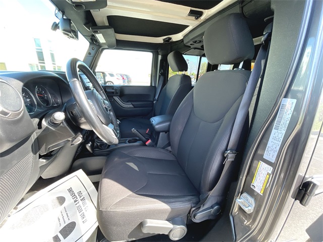 Vehicle image 16 of 33