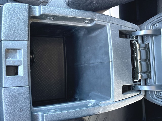Vehicle image 31 of 33