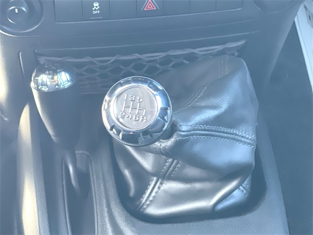 Vehicle image 28 of 33