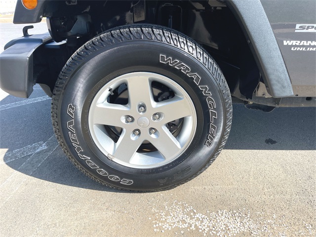Vehicle image 13 of 33