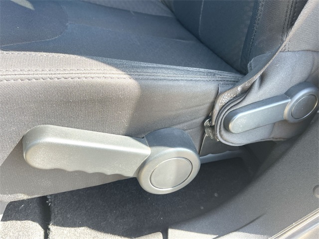 Vehicle image 17 of 33