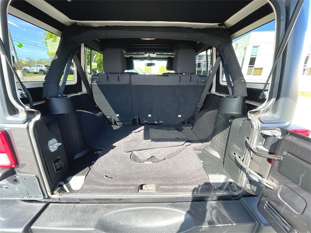 Vehicle image 19 of 33