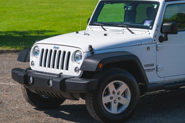 2017 Jeep Wrangler Unlimited Sport Image 2 of 78