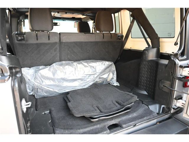 2017 Jeep Wrangler Unlimited Sport Image 11 of 30