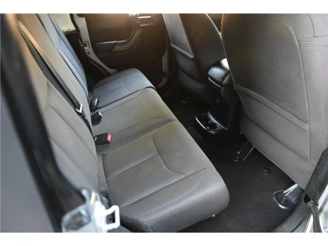 2017 Jeep Wrangler Unlimited Sport Image 17 of 30