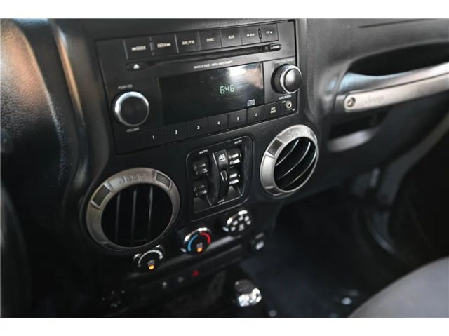 2017 Jeep Wrangler Unlimited Sport Image 23 of 30