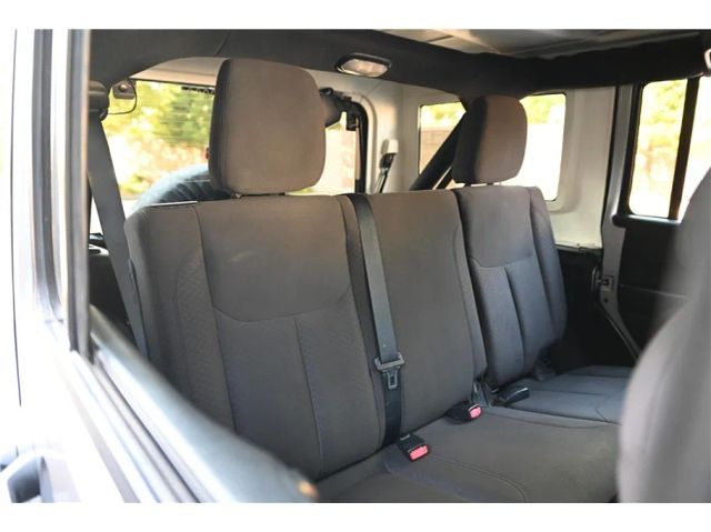 2017 Jeep Wrangler Unlimited Sport Image 12 of 30