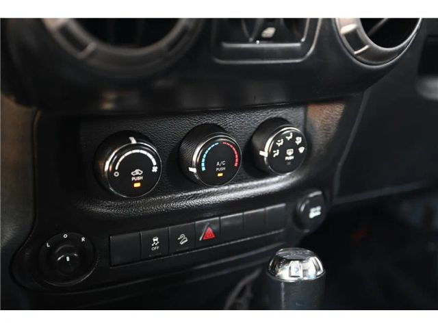 2017 Jeep Wrangler Unlimited Sport Image 27 of 30