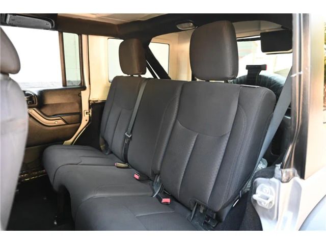 2017 Jeep Wrangler Unlimited Sport Image 14 of 30