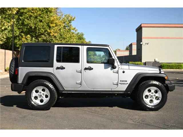 2017 Jeep Wrangler Unlimited Sport Image 6 of 30