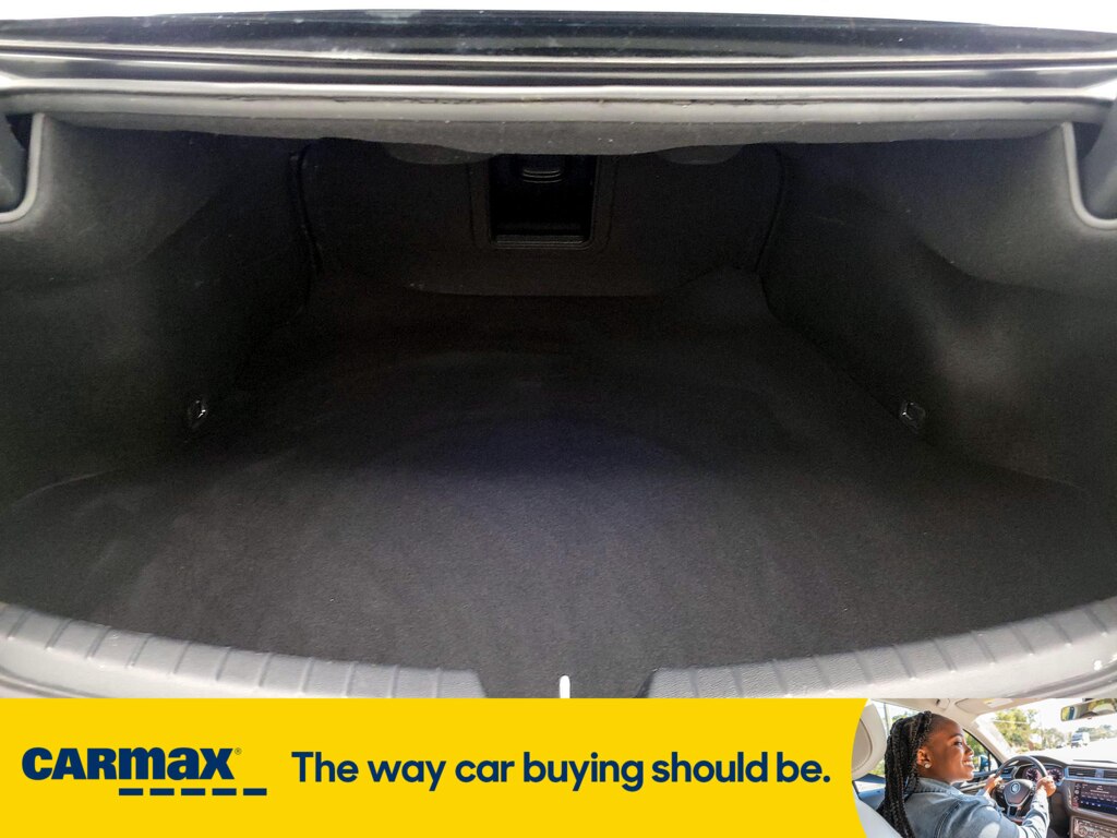 Vehicle image 27 of 29