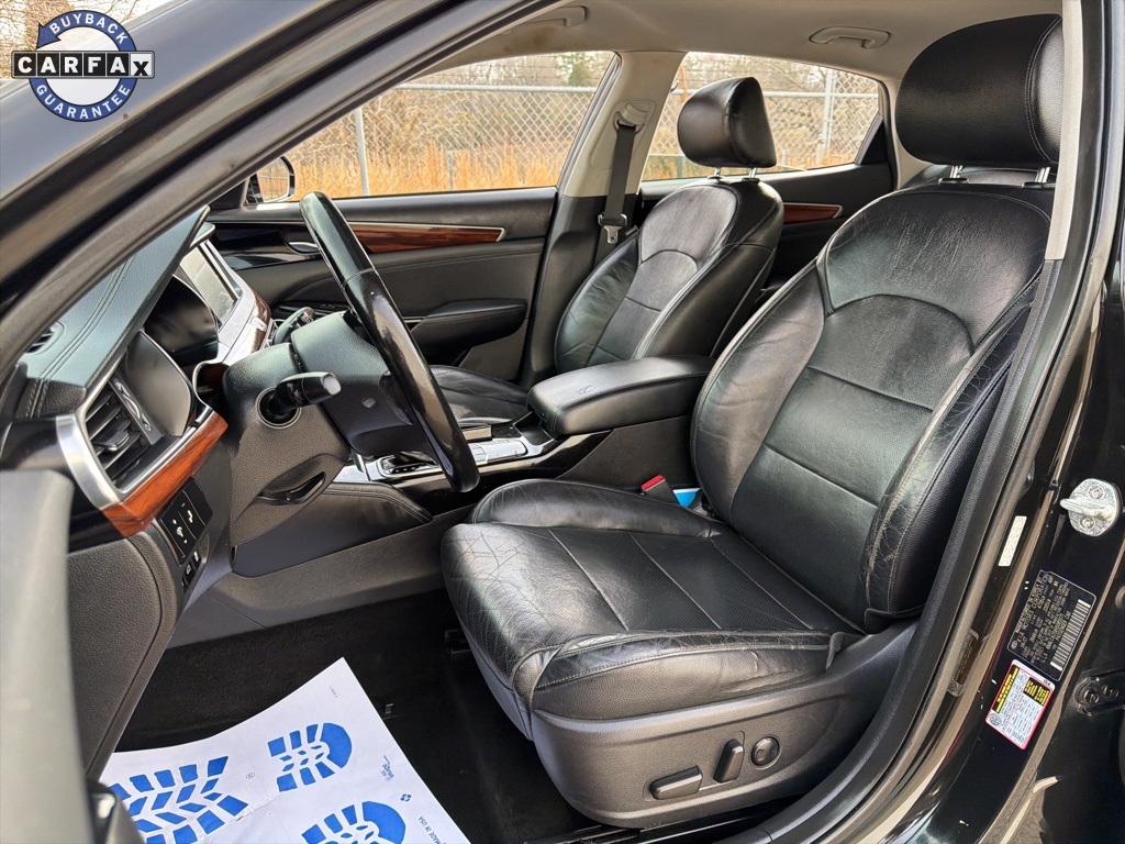 2017 Kia Cadenza Premium Image 16 of 37