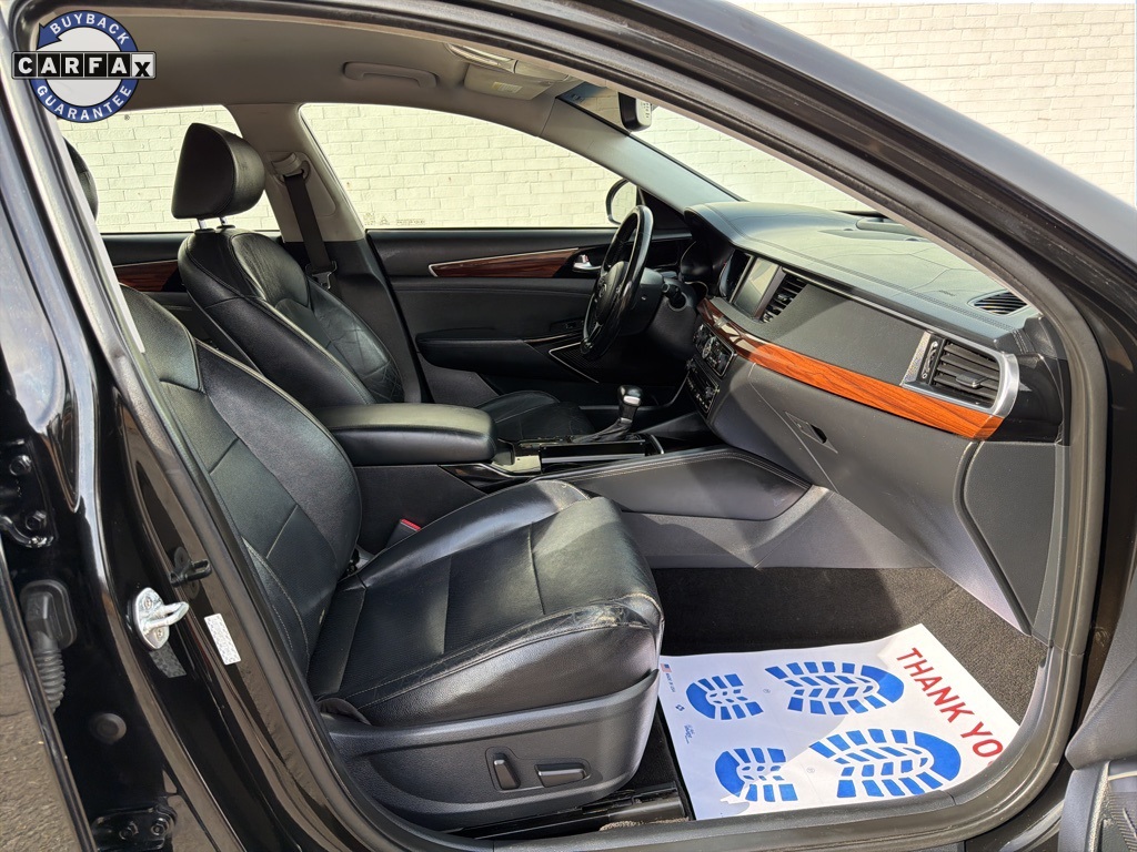 2017 Kia Cadenza Premium Image 17 of 37