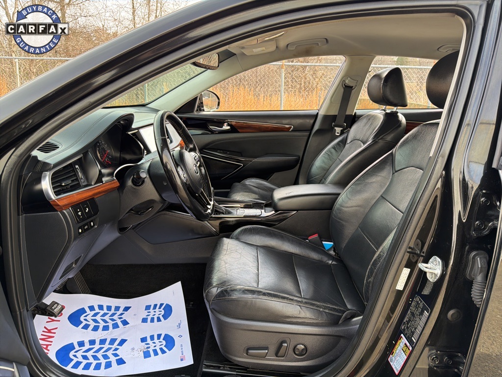 2017 Kia Cadenza Premium Image 19 of 37