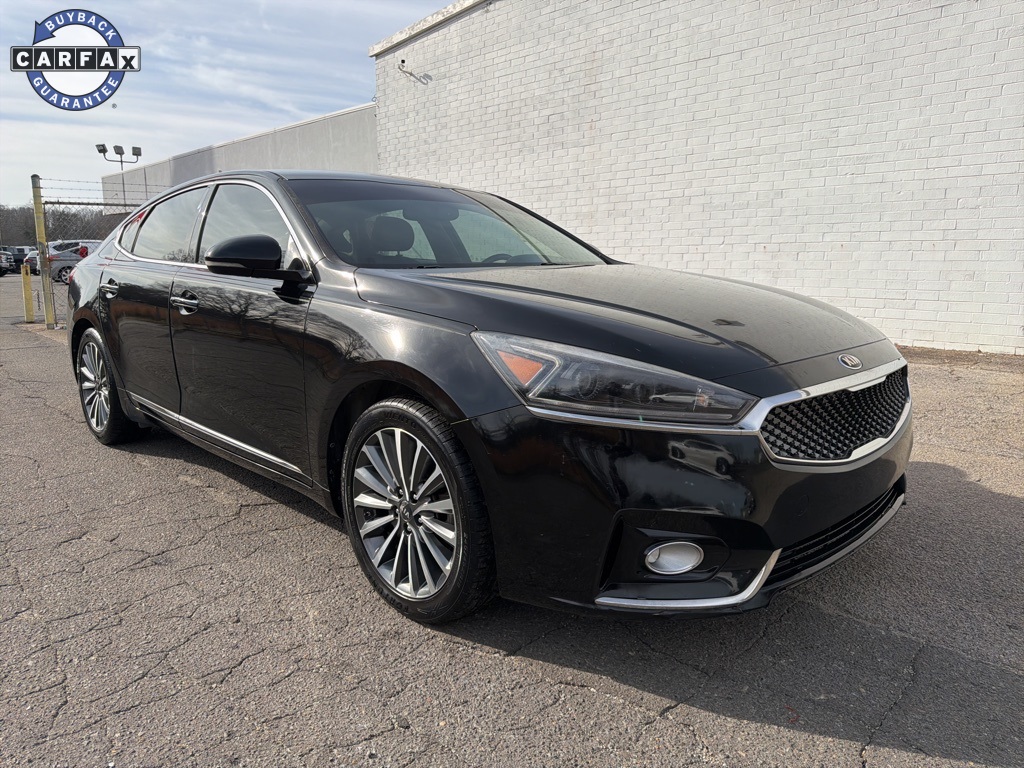 2017 Kia Cadenza Premium Image 2 of 37