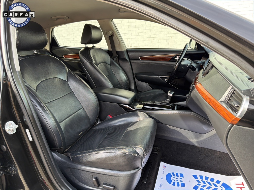 2017 Kia Cadenza Premium Image 14 of 37