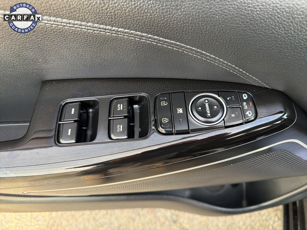 2017 Kia Cadenza Premium Image 33 of 37